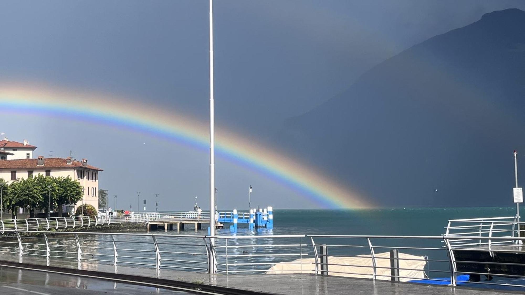 Paradise Lake Views Castro (Lombardy) Exterior foto